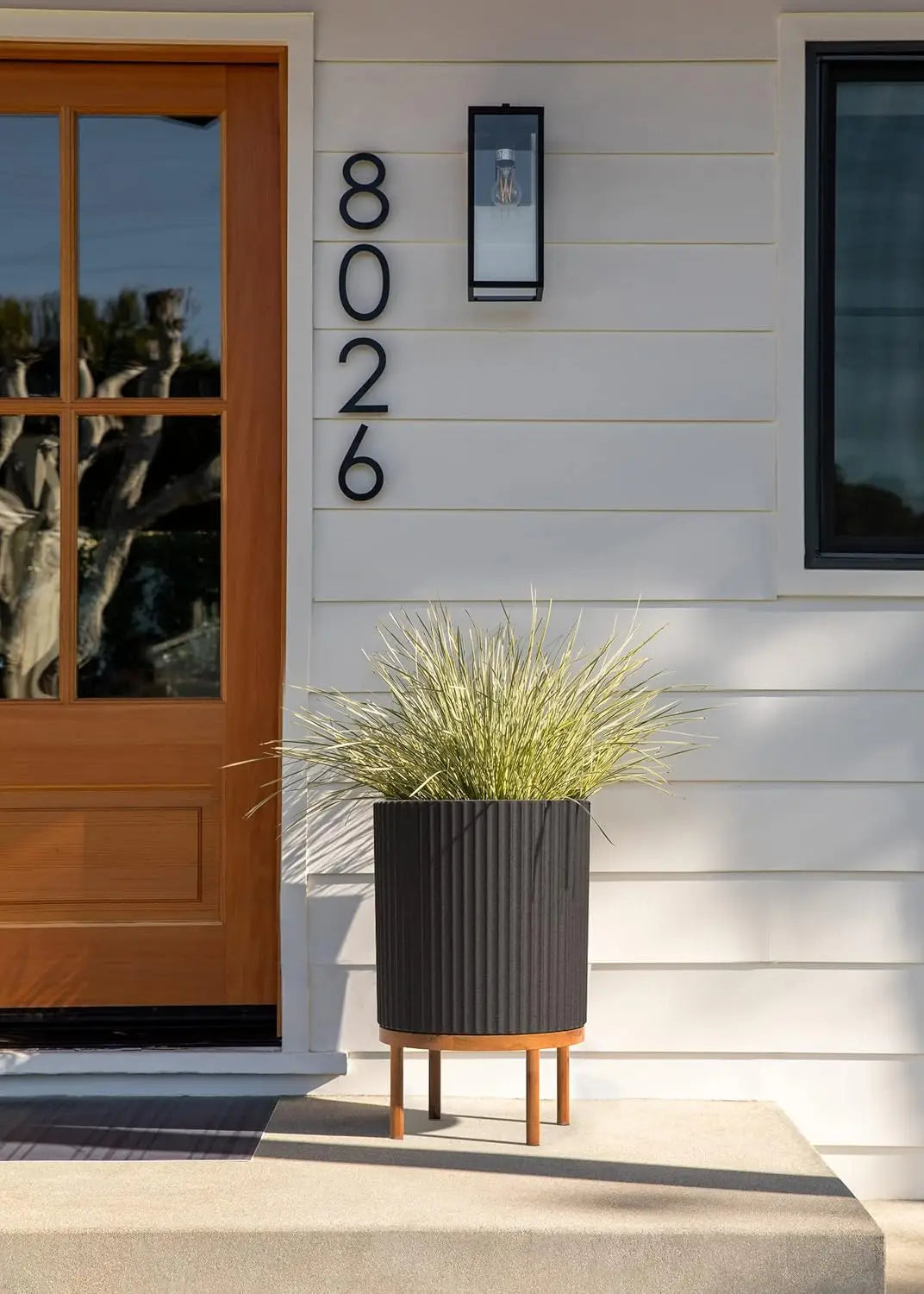 Series Round Planter w/Stand for Porch/Patio